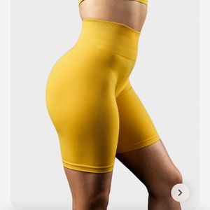 Brand NEW Alphalete Amplify Biker Shorts Scrunch 7" XS